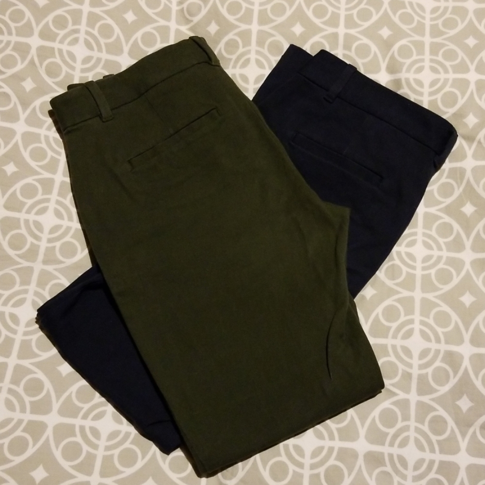 2 pair of Gap bi-stretch skinny ankle pants